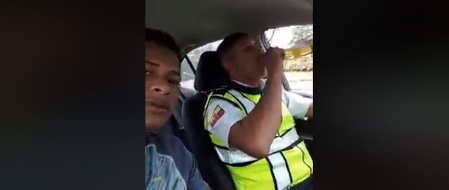 vigilante bebiendo