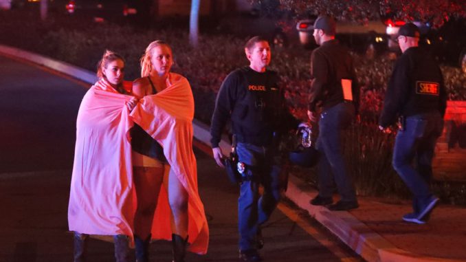 Doce muertos en un tiroteo en un bar de California