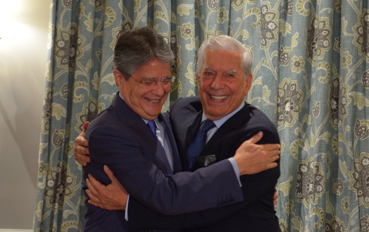 Vargas Llosa: «La democracia corrupta permite confusiones como el chavismo»