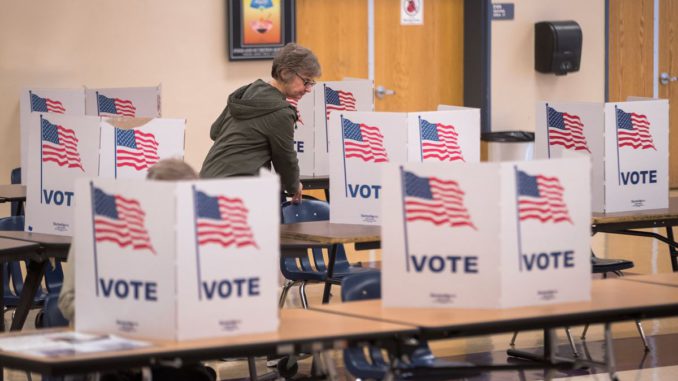 Estadounidenses acuden a votar en las elecciones legislativas