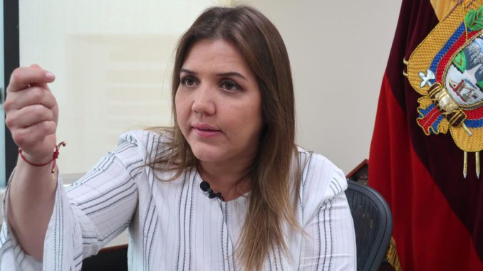 Vicepresidenta de Ecuador no conoce la suma global depositada en su cuenta