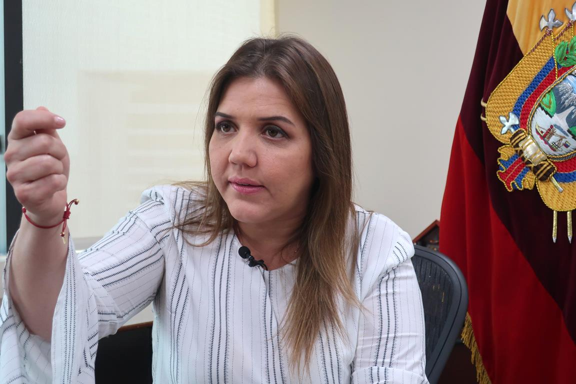 Vicepresidenta de Ecuador no conoce la suma global depositada en su cuenta
