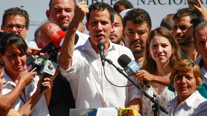 Guaidó dice su breve detención muestra "desespero" del Gobierno venezolano