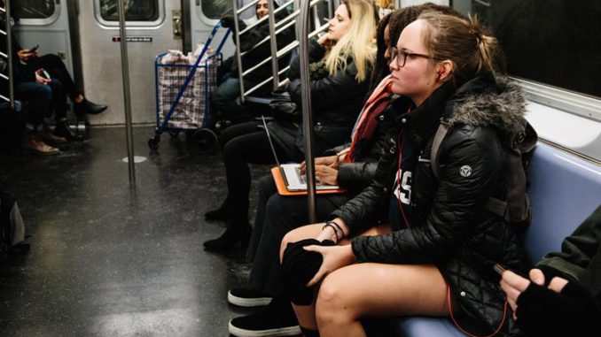 dia sin pantalones metro