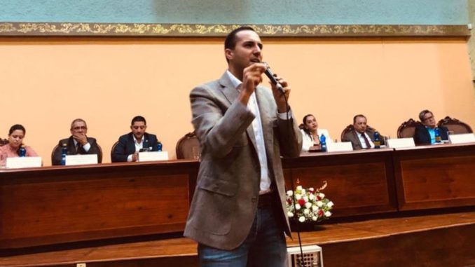 juan carlos holguín impuestos