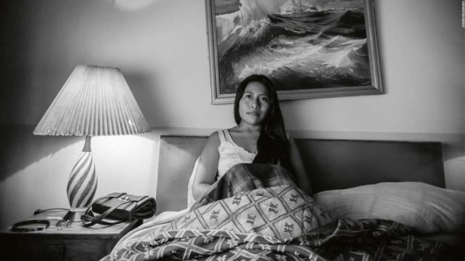 Roma con yaliztza en la cama