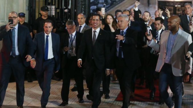Guaidó dice que Cuba aterroriza a militares venezolanos para que no lo apoyen