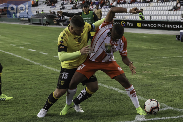 Técnico Universitario vs Fuerza Amarilla