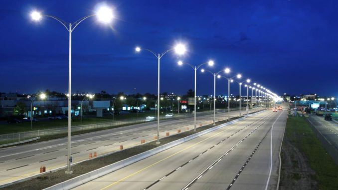lamparas-viales-150w-led-alumbrado-publico-calles-o-parques-D_NQ_NP_612210-MEC25746731761_072017-F