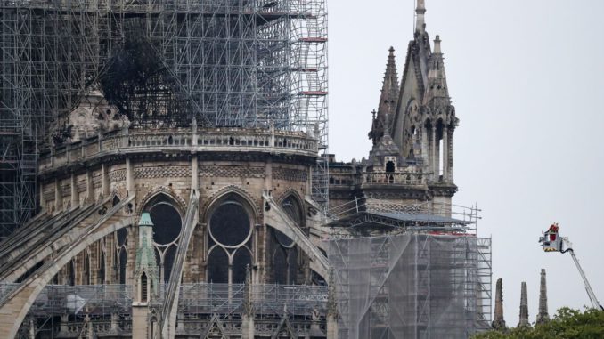 notredame tras inceandio