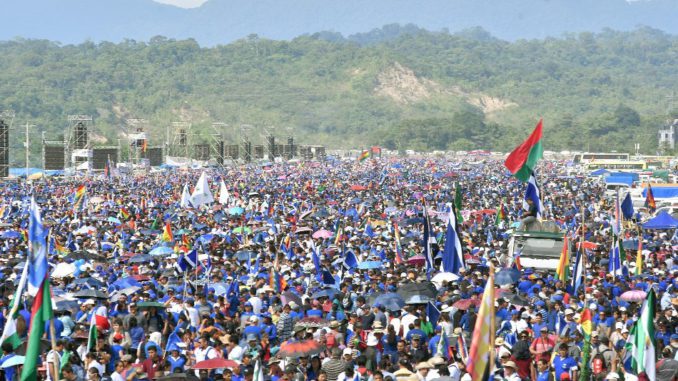 Evo Morales comienza su campaña para la reelección ante miles de seguidores