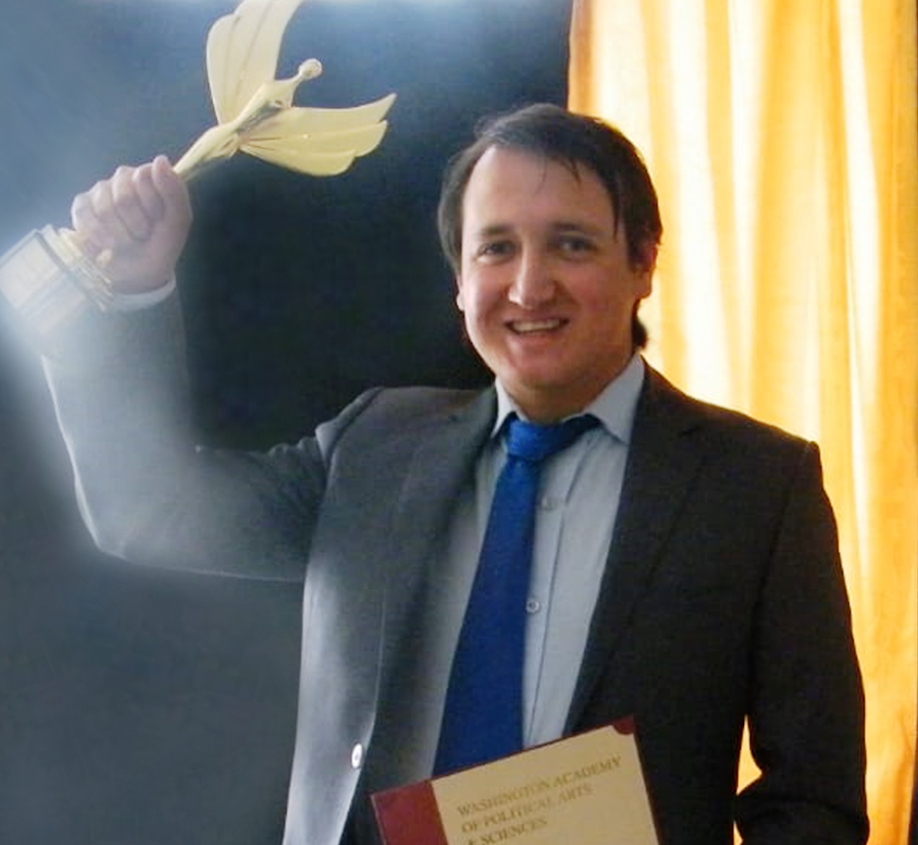 Ecuatoriano gana uno de los “Oscares de la Comunicación” | La República EC