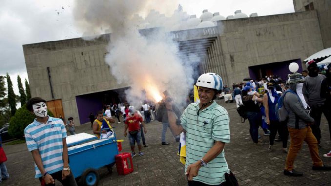 Opositores protestan contra Gobierno de Nicaragua en aniversario de masacre