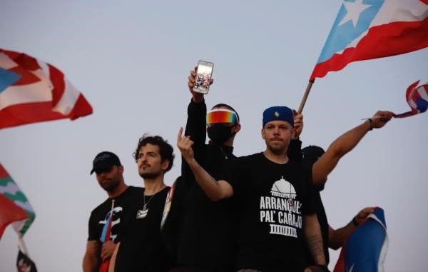 Artistas se unen a masiva protesta para exigir salida de Rosselló en P.Rico