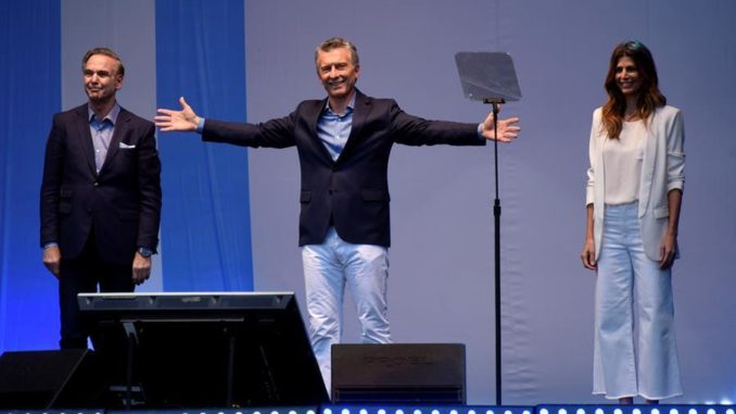 Macri con mujer