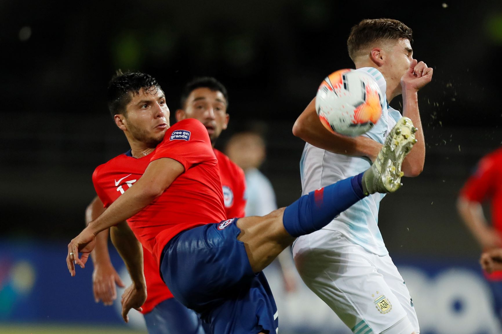 02. Argentina rompe el invicto de Chile y lidera el Grupo A del