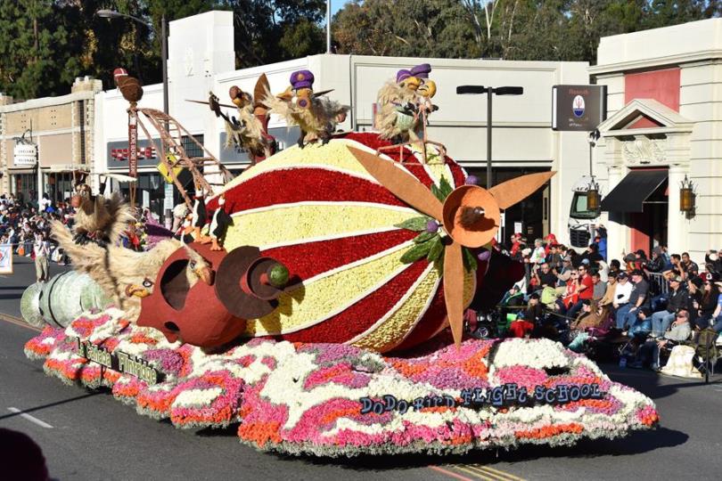 Latinos estelarizan el Desfile de las Rosas como muestra de su éxito en