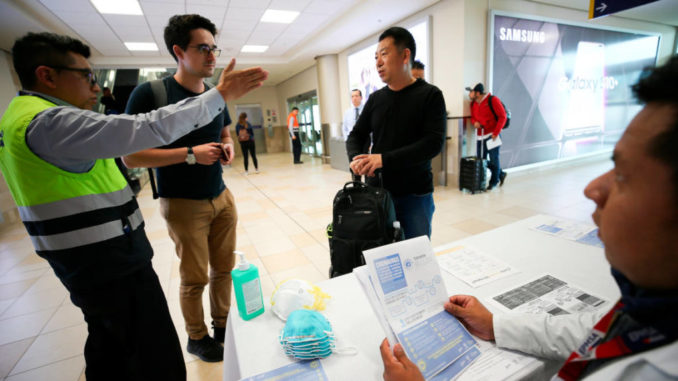 Redoblan información y prevención en aeropuerto de Quito contra coronavirus