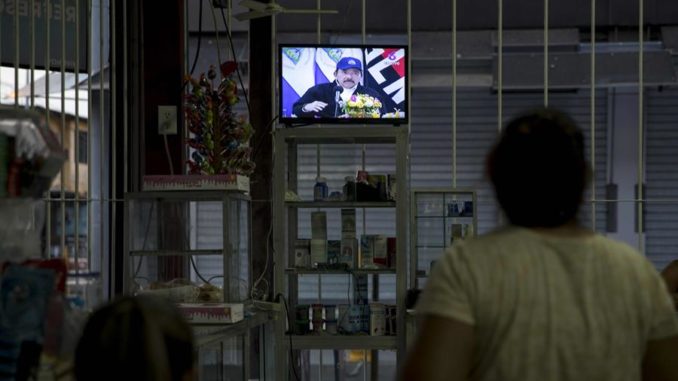 Ortega se digna aparecer