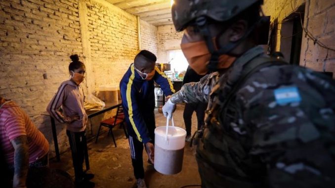 ejercito argentino reparte comida