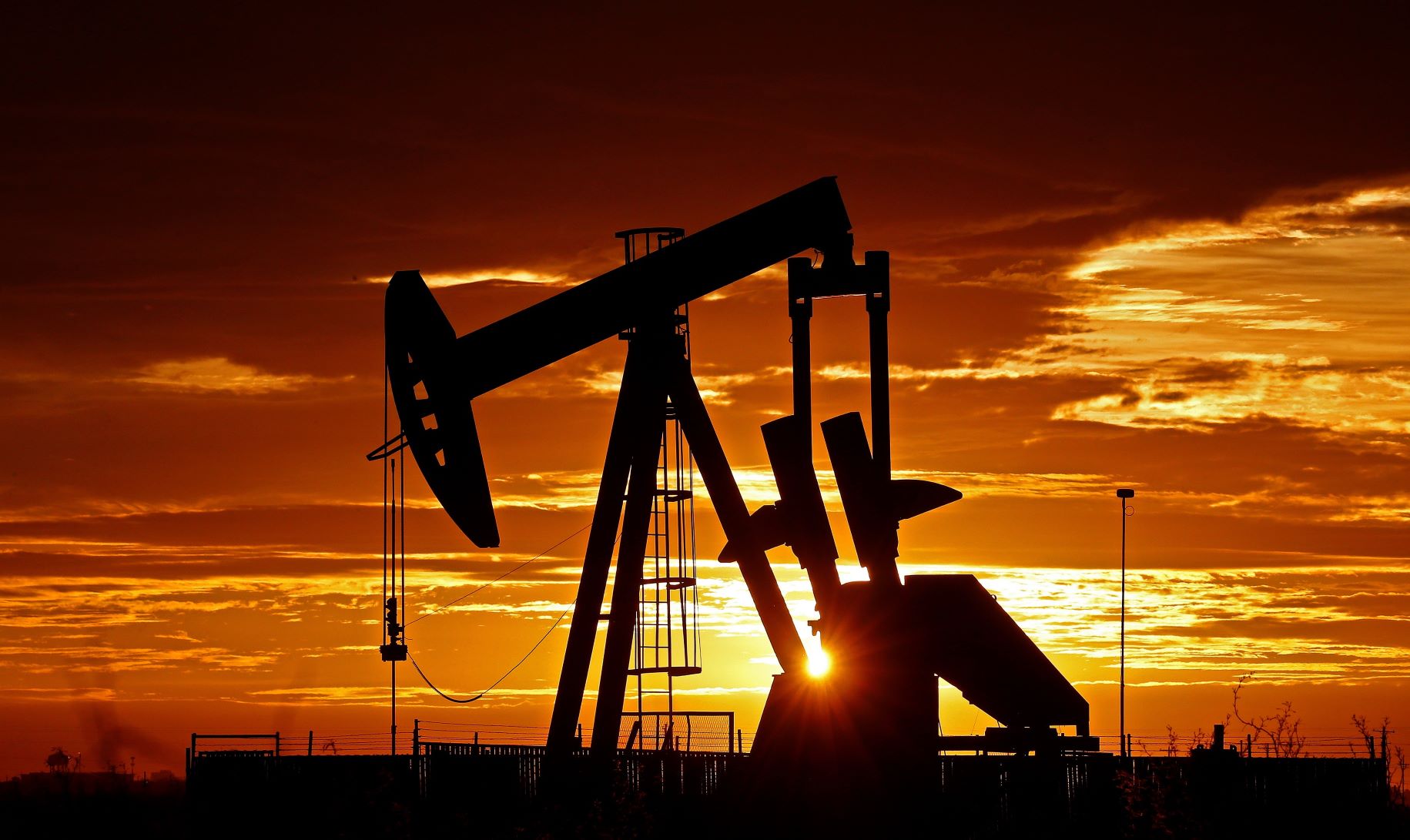 El petróleo WTI recupera un 1,95 % tras sanciones de EEUU a Irán