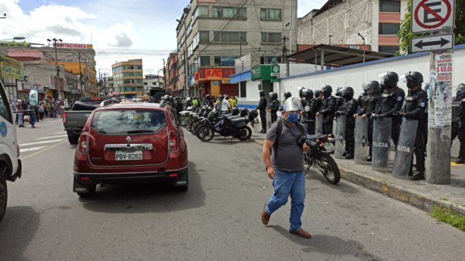 policias quito comerciantes