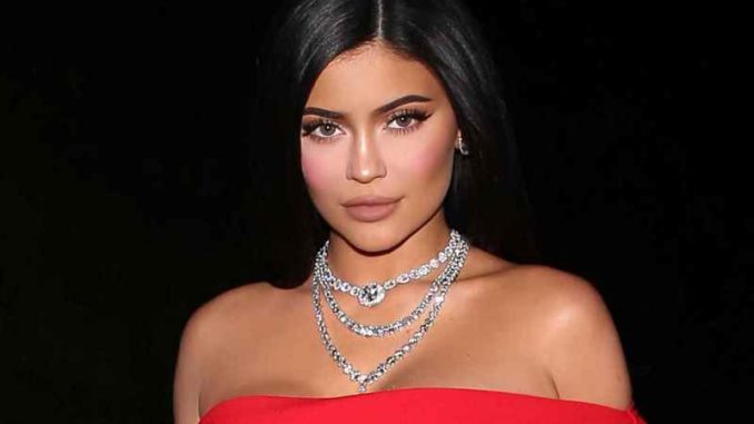 Kylie_Jenner-Revista_Forbes-Millonarios-Celebrities_494711615_153004893_1706x960