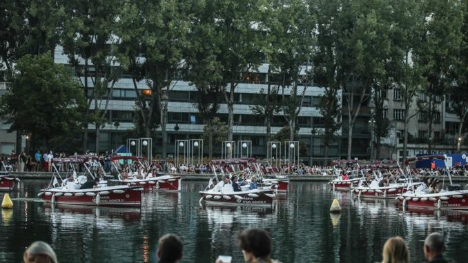 paris cine en bote