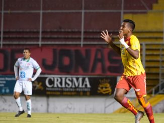 Tremenda goleada del Aucas 4 -1 a Liga de Portoviejo