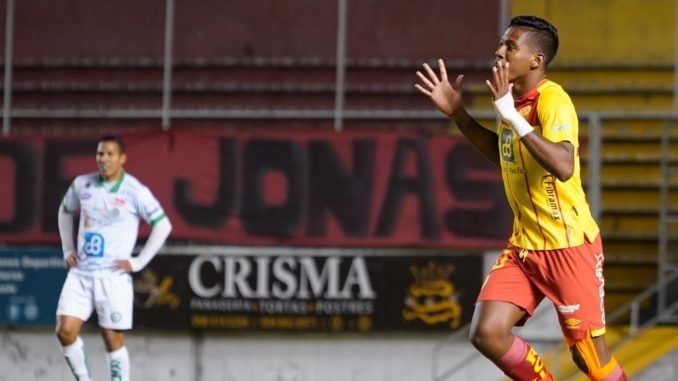 Tremenda goleada del Aucas 4 -1 a Liga de Portoviejo