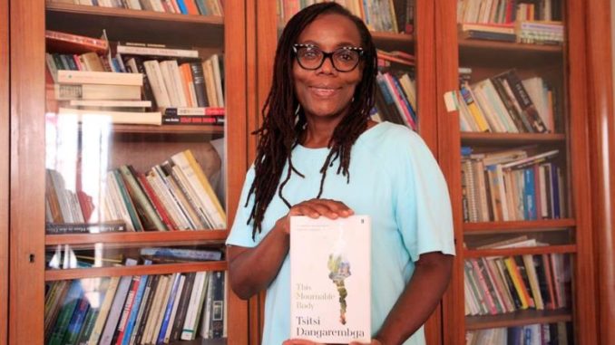 Tsitsi escritora