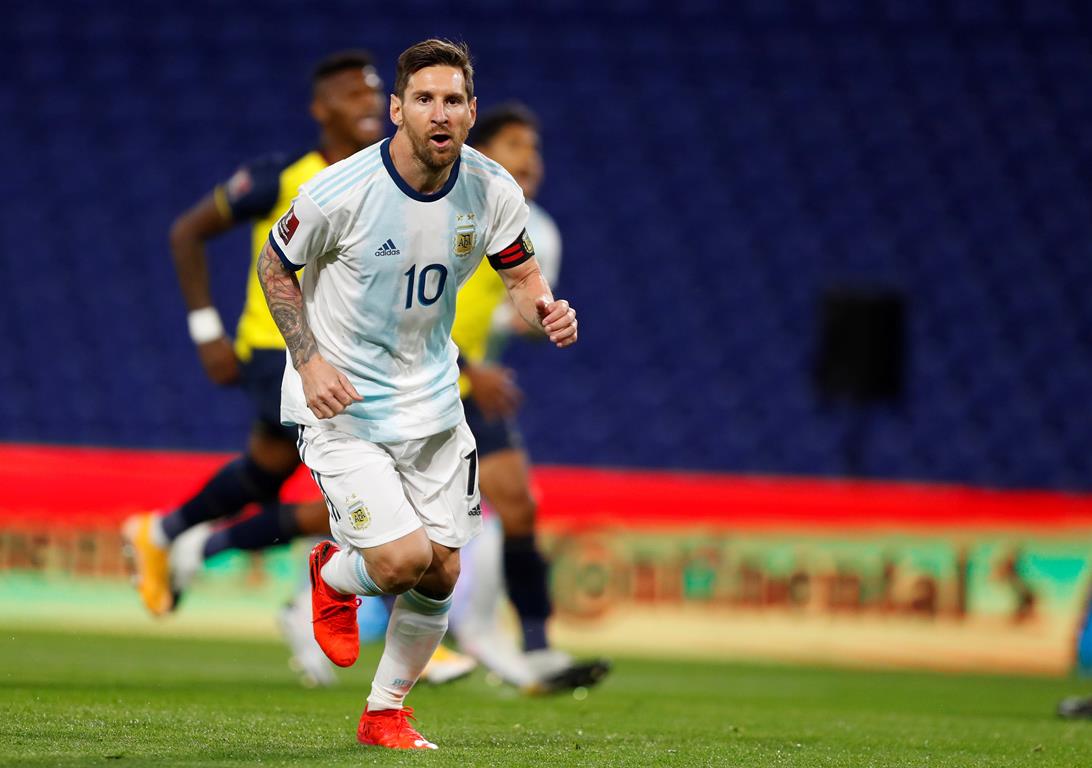 Con doblete de Messi, Argentina golea y se las verá con ...
