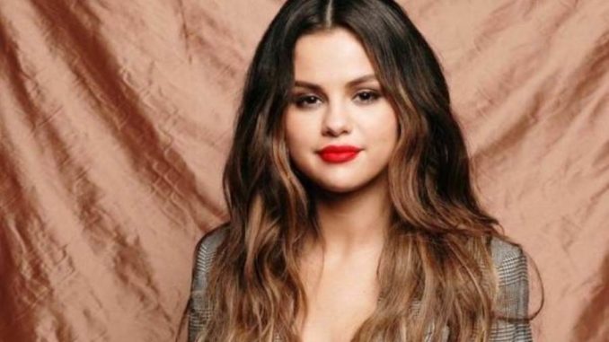 selenagomez-8d71ad0613eba299217844bb0aa44289-600x400