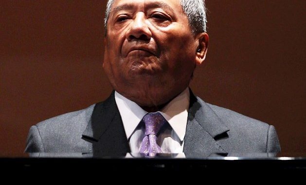 Armando Manzanero Fotografía de archivo fechada el 23 de enero de 2017 del cantautor mexicano Armando Manzanero durante una presentación en Ciudad de México. Para celebrar el Día del Compositor, la Sociedad de Autores y Compositores de México (SACM
