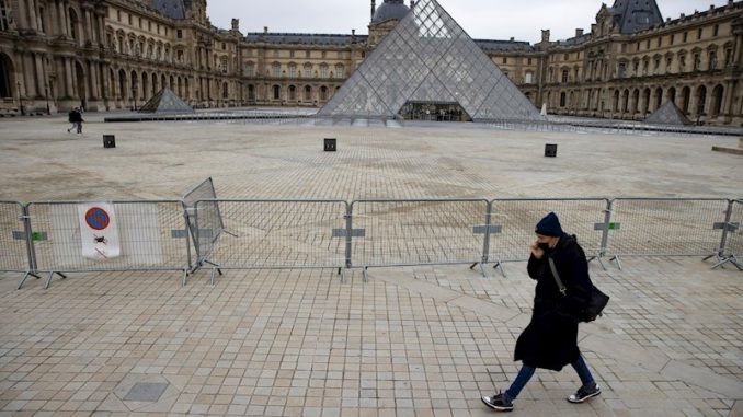 Louvre cerradi