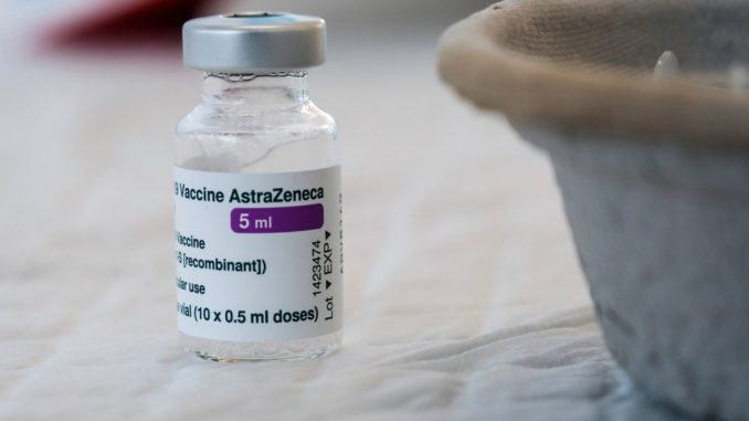Astrazeneca suspendida