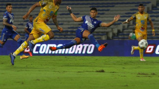 Emelec 3 Emelec vence a Delfín, y es puntero