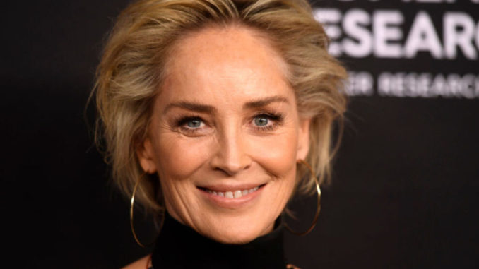 The Women's Cancer Research Fund's An Unforgettable Evening Benefit Gala - Arrivals