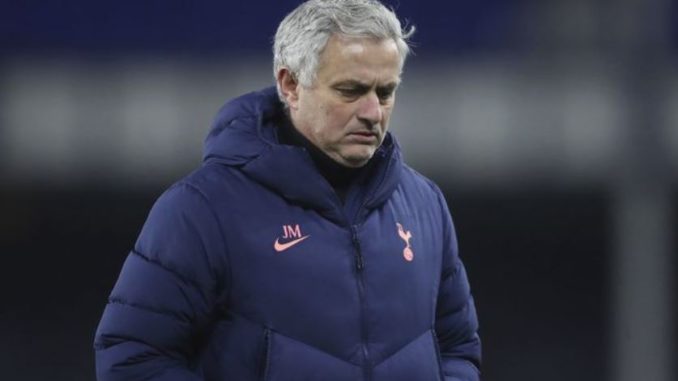 mou fuera