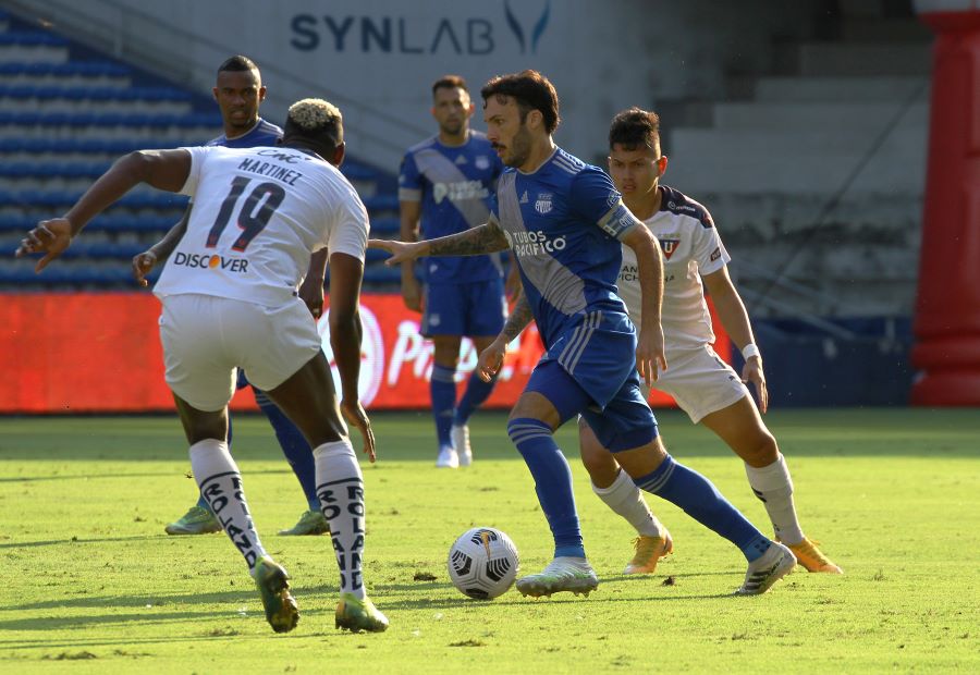 Emelec y Liga empatan en un vibrante partido