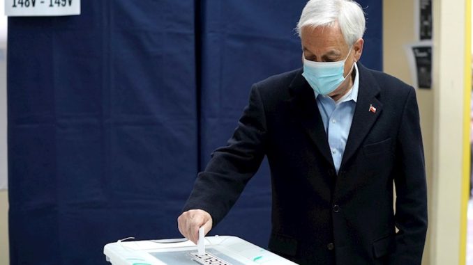 Piñera votando 2021