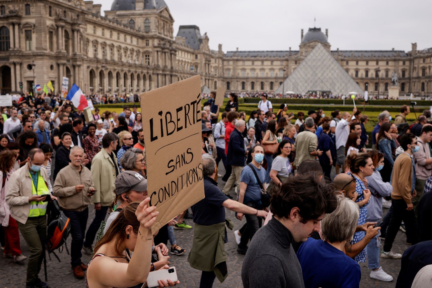 Los contagios se disparan en Francia: 18.181 casos en 24 horas | La ...