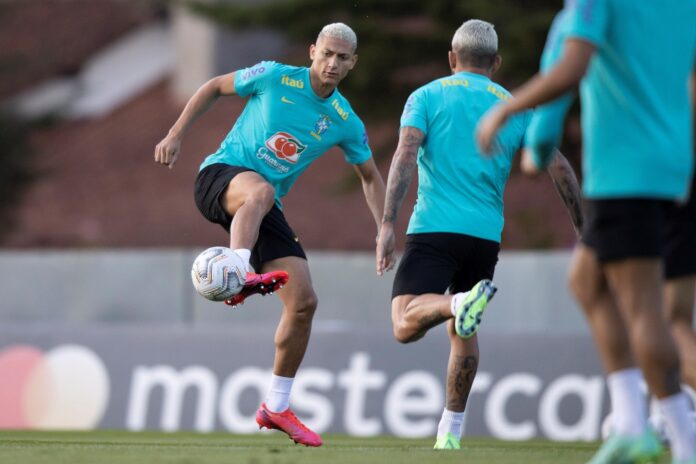 Tite esconde equipo con que Brasil se medirá con Ecuador