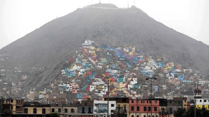 Lima explota color con mural