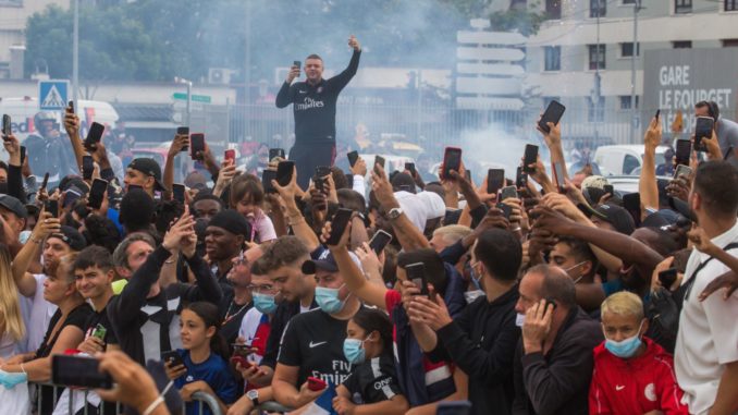 messi paris fans