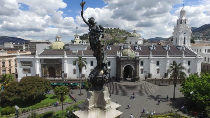 plaza-grande-quito-1200x900-1