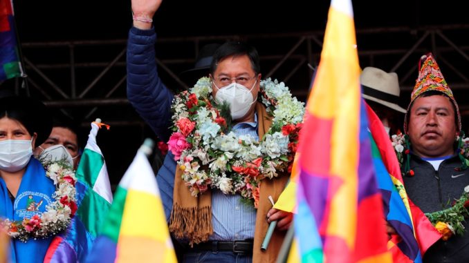 El oficialismo boliviano se moviliza por la wiphala y el Gobierno de Arce