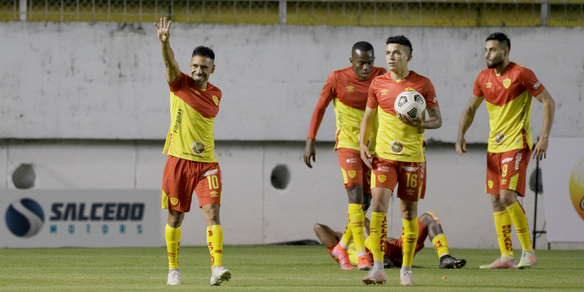 Aucas se lleva el superclásico ante Liga La República EC