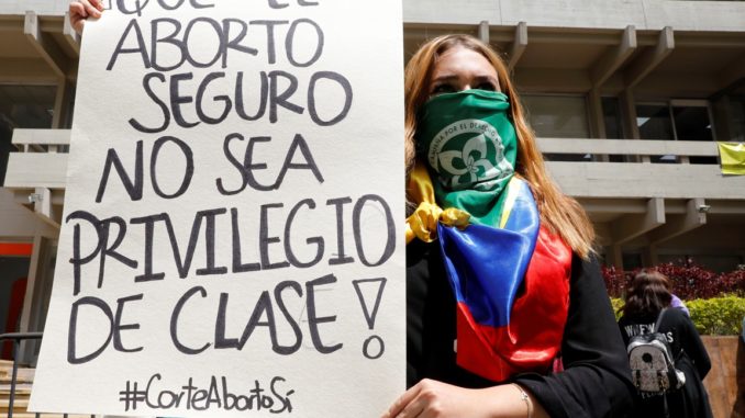 La Corte Constitucional debate la despenalización del aborto en Colombia
