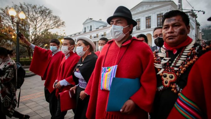 Sin acuerdos, pero con avances concluye diálogo Gobierno-indígenas en Ecuador